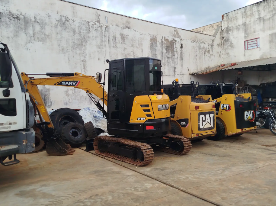 Mini Carregadeira e Escavadeiras